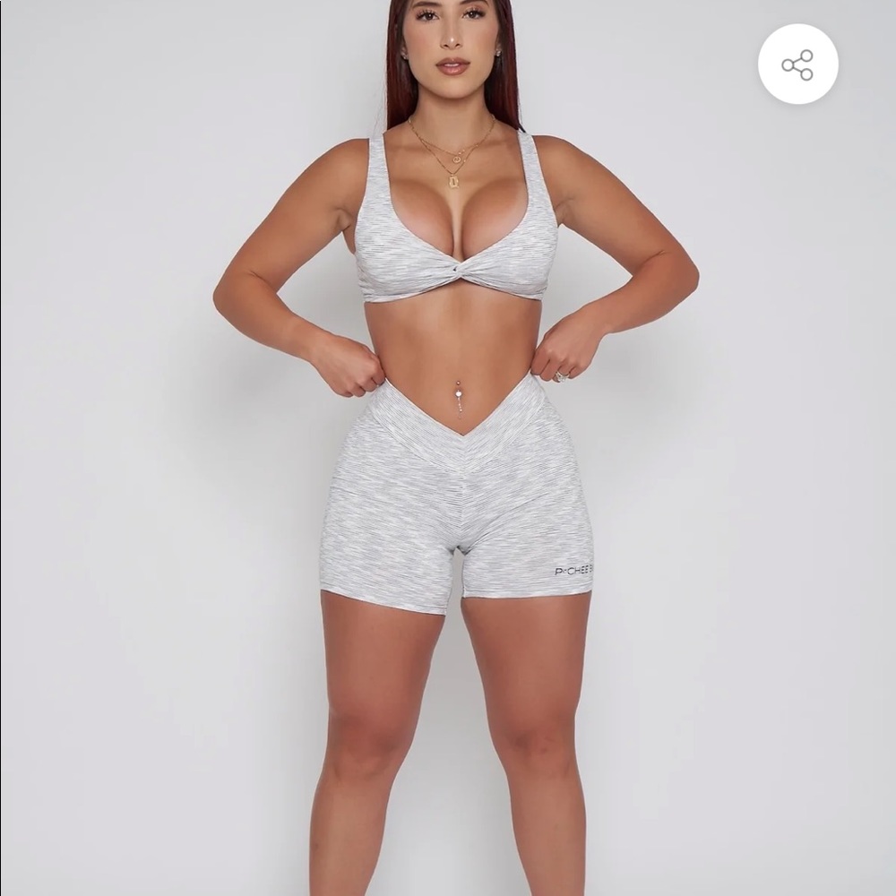 PcheeBum soft white v-waist scrunch butt set size medium